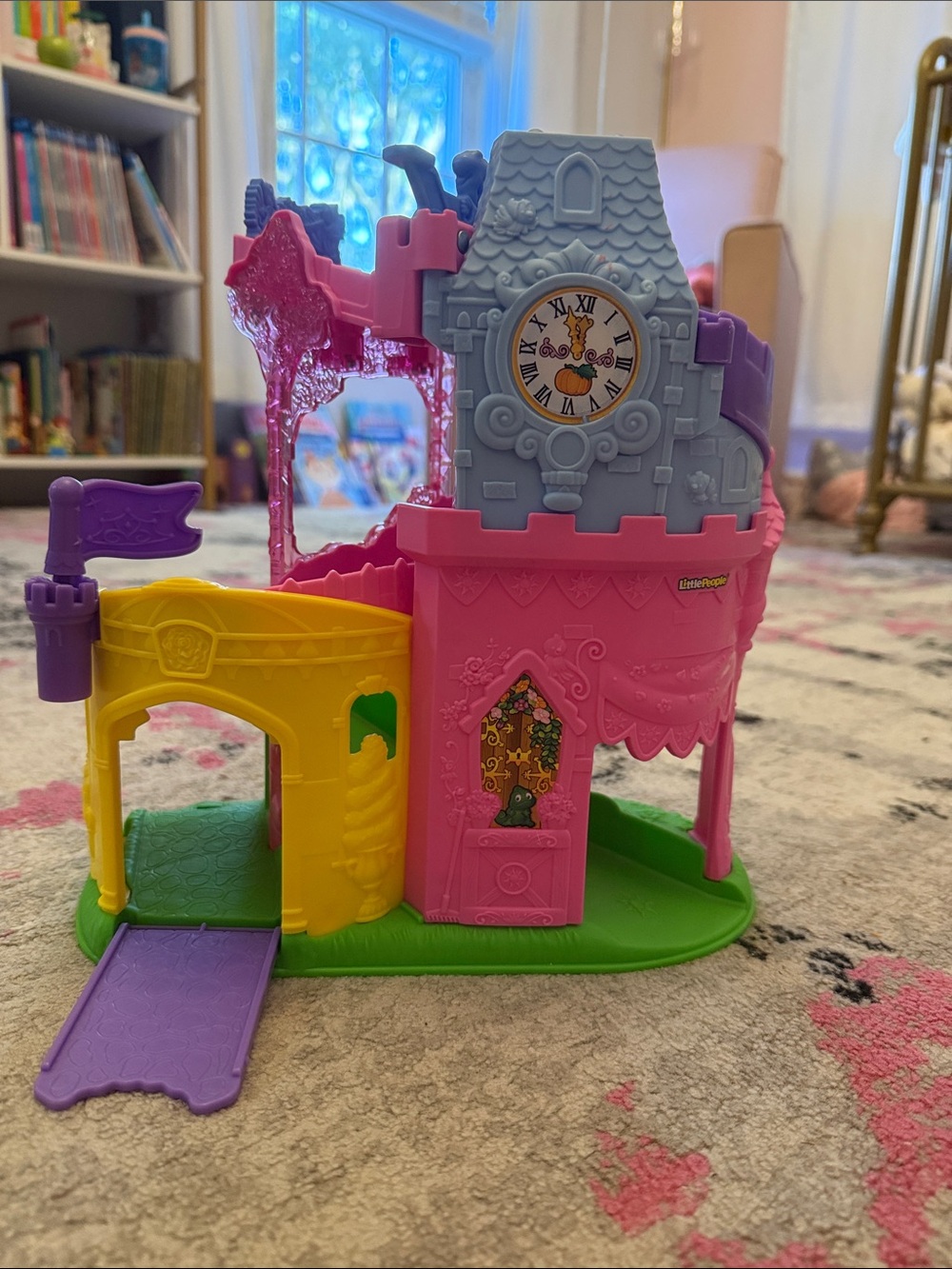 Fisher-Price Little People Disney Light & Twist Wheelies Tower